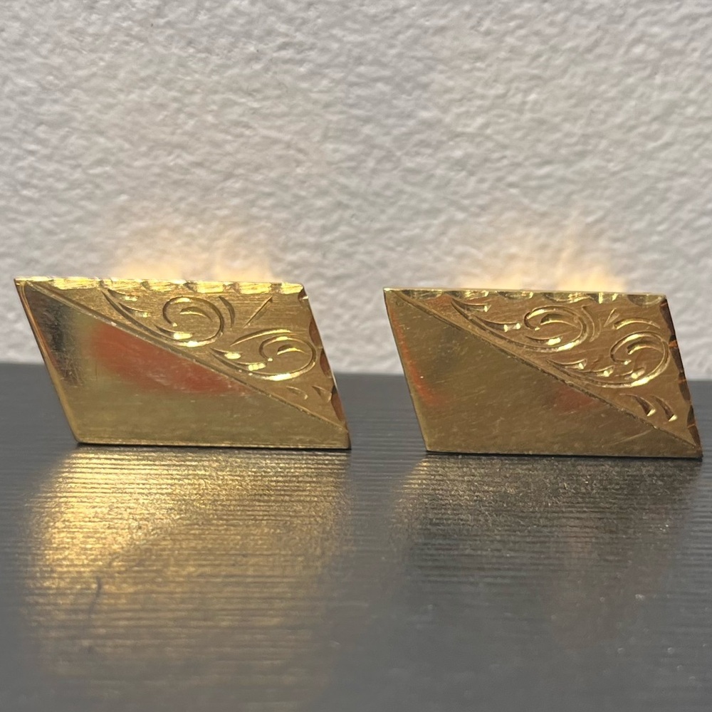 Vintage Gold-tone Cufflinks. Classic. Classy. Unique. Great gift